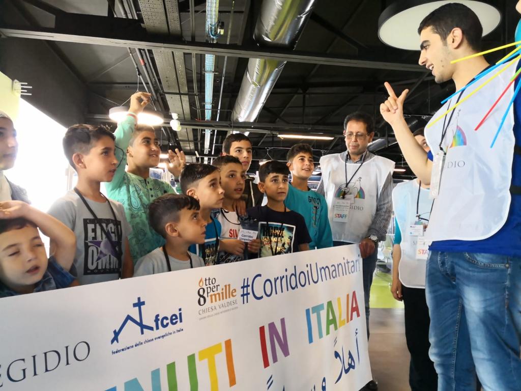 ¡Hacer el bien es posible! Los refugiados que llegan con los #corredoreshumanitarios hoy a Italia traen consigo emoción y esperanza en el futuro
